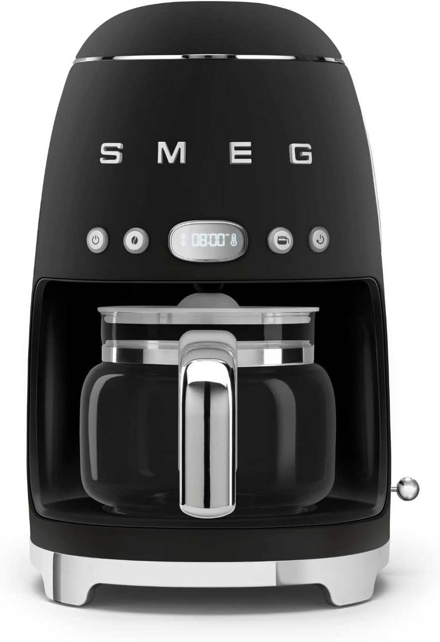 Filtre, 2 Niveaux d'Intensité, Carafe en Verre Jusqu'à 12 Tasses – Smeg, Noir/Métallique, 1050 W, Mode Maintien au Chaud, Noir Mat