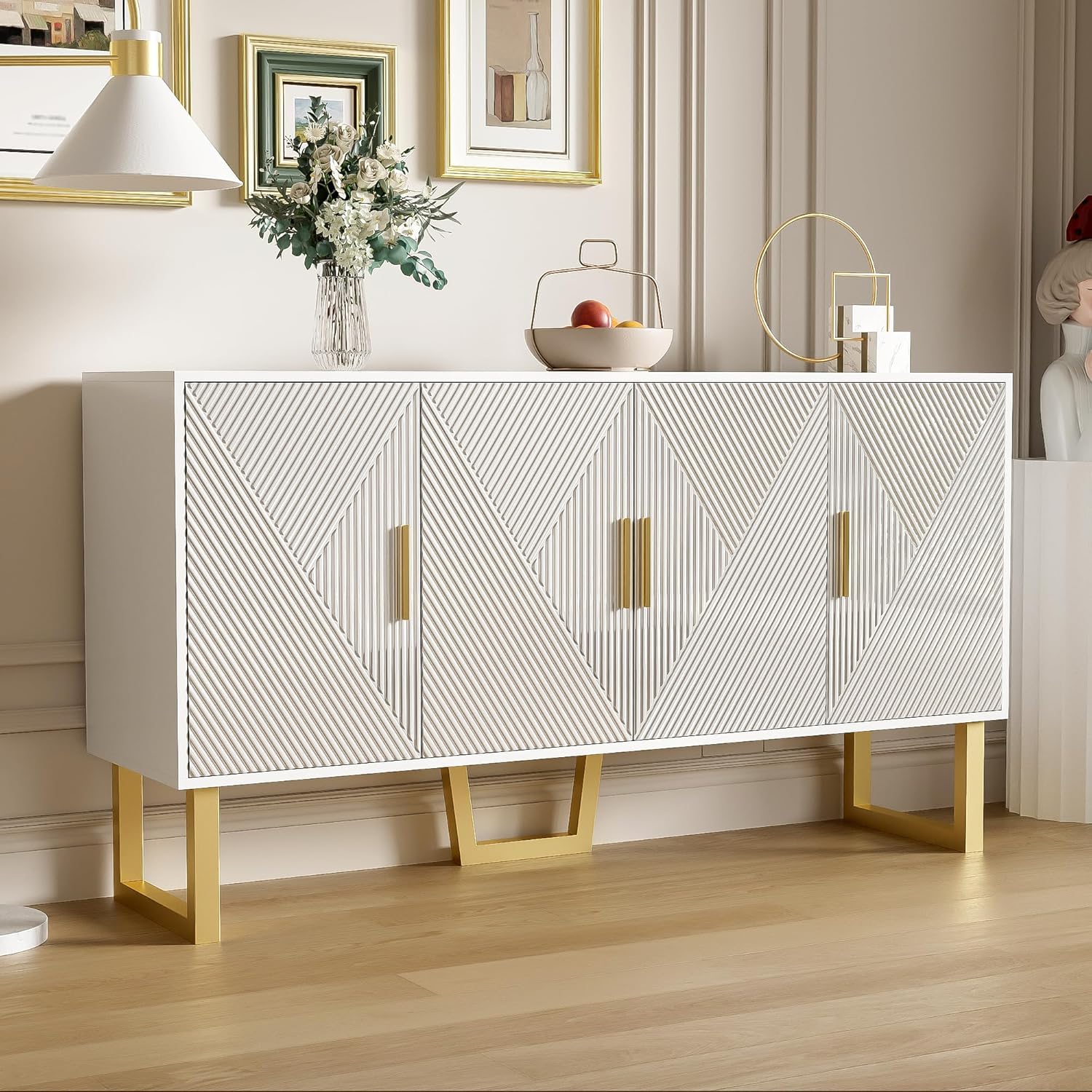 Buffet moderne avec portes texturées brillantes et poignées dorées, 150 x 40 x 82 cm, Étagères réglables en hauteur pour salon et chambre à coucher